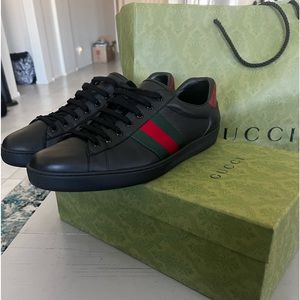 Gucci Trainer Sneakers in Black with Red snakeskin rear lip size US 13